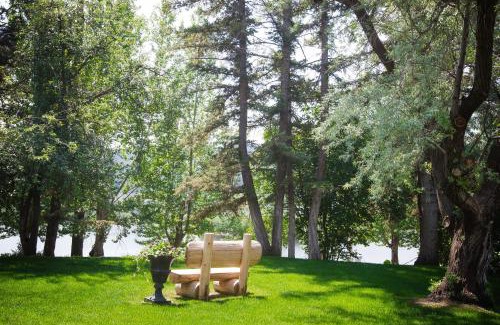 Williams Lake Hotel | Lakeside Motel