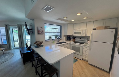 Palm Harbor Condo | Lakeside Oasis - 2 bedroom, 2 bath plus Pool & Spa