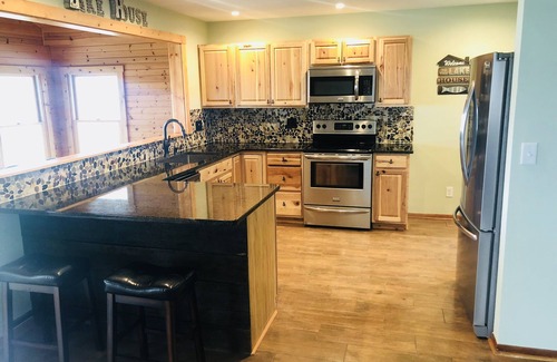 Deerfield House | Lakeside Paradise on Berlin