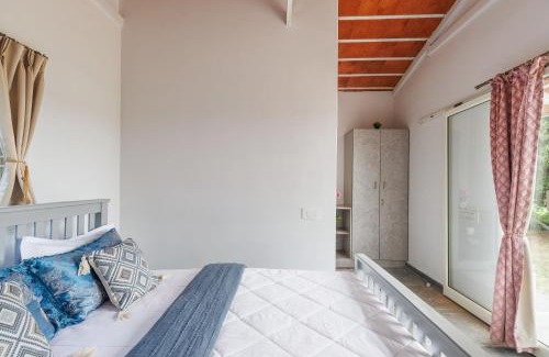 Denkanikota Villa | Lakeside ParadisePrivate Pool3 CottagesLawn