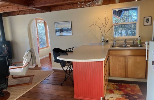 Nikiski Cabin | Lakeside Quiet Cabin