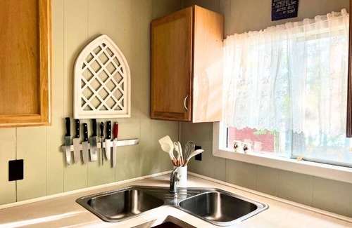 Magnetawan Cottage | Lakeside Serenity: Cozy Retreat on Ahmic Lake