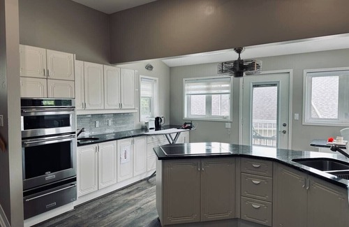 Lagoon City Cottage | Lakeside summer retreat at the Venice of Ontario