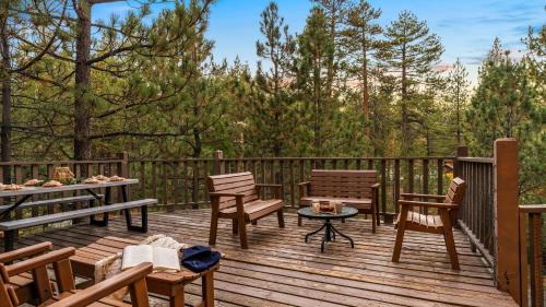 Boulder Bay House | Lakeview Cabin w Game Room Deck Near Ski Slopes Trails Sleeps 20 Waterview by AvantStay