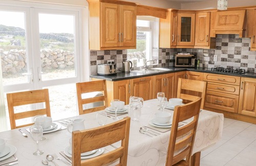 Wild Atlantic Way Cottage | LAKEVIEW, family friendly in Lettermore, County Galway