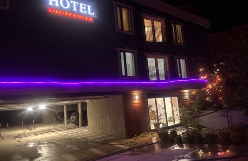 Central Houghton Apartment | Lakeview Hotel