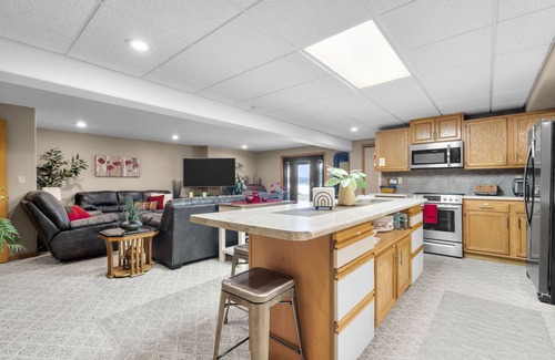 Delhi House | Lakeview Living - LOWER LIVING 1 - Vacation Rental