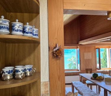 Niederried bei Interlaken Ski Chalet | Lakeview Swiss Chalet with Hot Tub near Interlaken