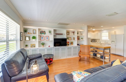 Sanibel House | Lanai & Gas Grill: Bright Home in The Villages!