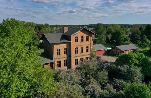Schwarz Apartment | Landbahnhof Buschhof 1 Stock