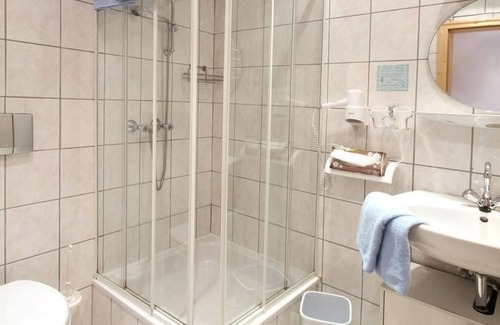 Dreislar House | Landgasthof Zum Burghof