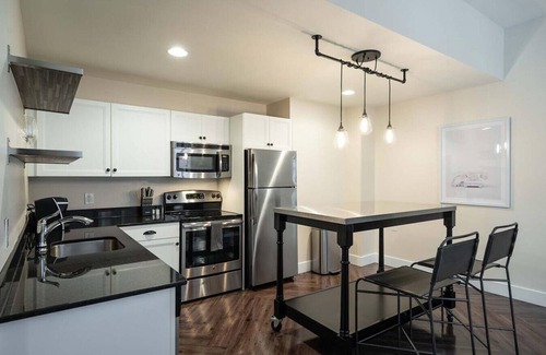 Washington Apartment | Landing at The Albert - Capitol Park - 1 Bedroom in Downtown Detroit