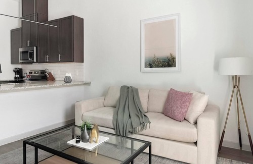 Dallas Apartment | Landing | Beautiful 1BD, Clubhouse, Pool