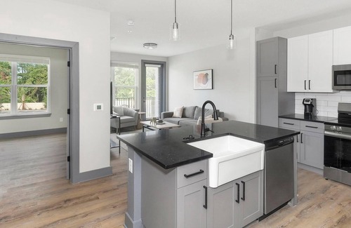 Northside Apartment | Landing | Chic 1BD, Gym, Pool