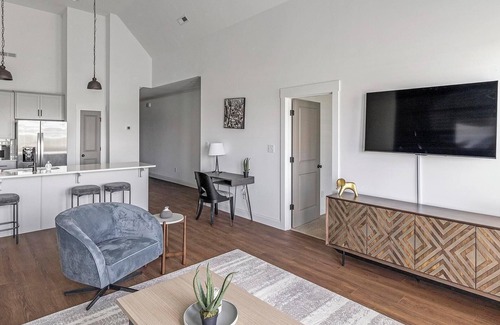 Athens Apartment | Landing | Chic 2BD, Clubhouse, Gym