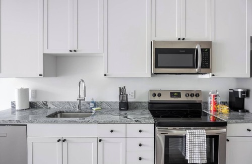 Greektown Historic District Apartment | Landing | Chic Studio, Clubhouse, Gym