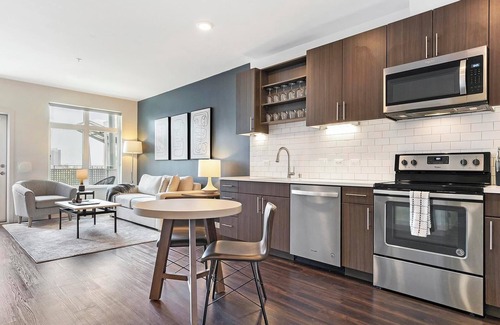 The Forum Apartment | Landing | Modern 1BD, Gym