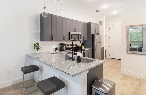 Denton Apartment | Landing | Spectacular Studio, Gym
