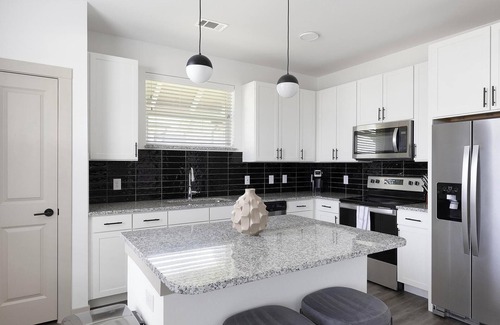 Fort Worth Apartment | Landing | Spectacular 2BD, Gym, Clubhouse