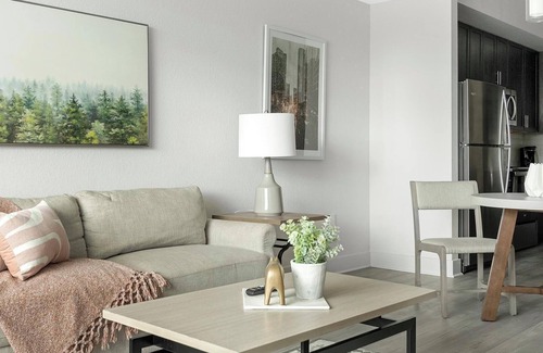 Palmetto Apartment | Landing | Stylish 1BD, Gym, Pool