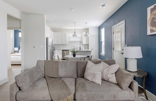 Tarrant County Apartment | Landing | Stylish 2BD, Pool, Gym
