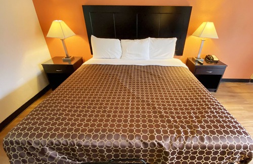 New Llano Hotel | Landmark Hotel