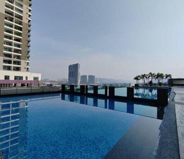 Kampung Bukit Dukong Apartment | Landmark2 Spacious Studio w Wi-Fi Netflix