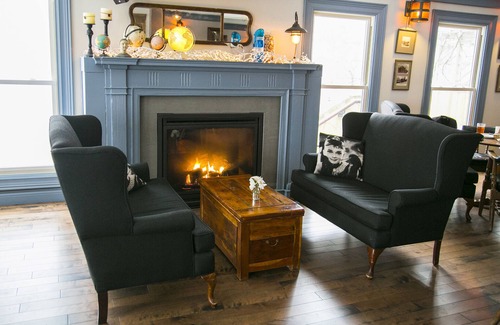 Queens Hotel | Lane's Privateer Inn