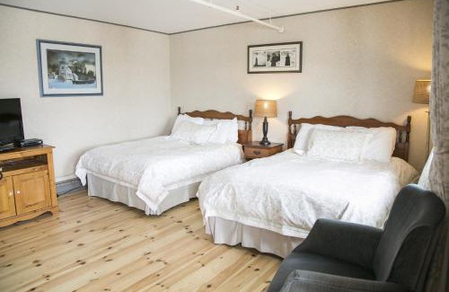 Queens Hotel | Lanes Privateer Inn