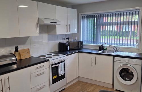 Warwick House | Langcliffe House - 3 bed - Sleeps 5 - Wifi/Parkin/Garden
