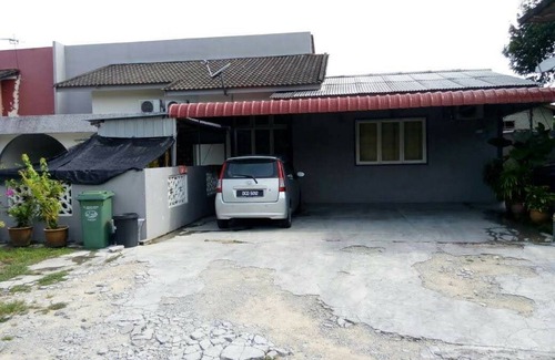 Dusun Muda House | (Langgar Room and Homestay)