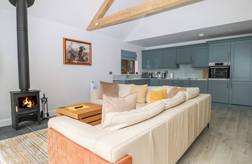 Fareham Cottage | LAPWINGS, with pool in Titchfield Common