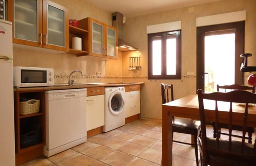 Villacastin House | 'Lar de María' with Private Garden and Wi-Fi