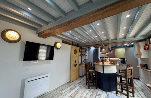 Ouistreham Apartment | Larg Apartment for 6 People with a Boat-Style - 10 minutes walk from the sea