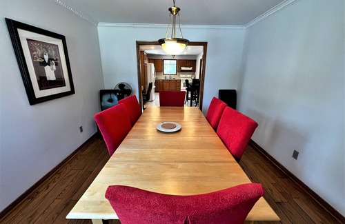 Harrow House | Large 5 Bed Family Home w/Indoor Swimming Pool!