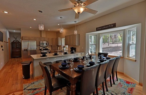 Fraser House | Large 7 Bedroom Home, Mountain Setting, 3 family rooms, Hot Tub.