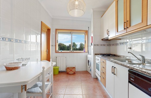 Madalena Apartment | Large and Bright Apartment near the Beach