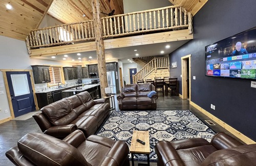 Duck Creek Village Cabin | Large Cabin for Family & Friends to Enjoy - Close to many outdoor activities