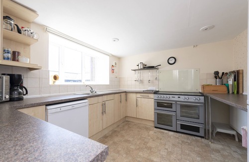 West Milton Cottage | Large, cosy Self Catering Cottage Set In Beautiful Countryside. Pet friendly