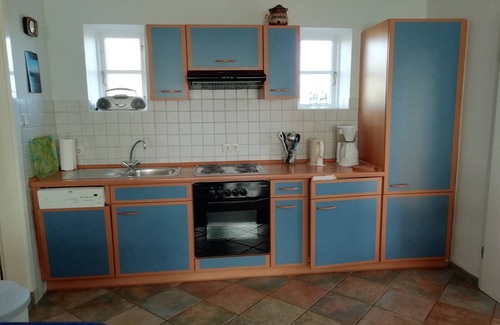 Fedderswarf Apartment | Large courtyard with lawn, garden shed and terrace, WLAN