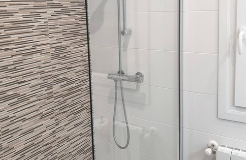 Eibar Condo | Large, cozy, quiet apartment and large terrace shared with owner