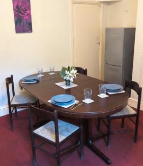 Canklow House | Large double room, Free WiFi & Parking Near M1