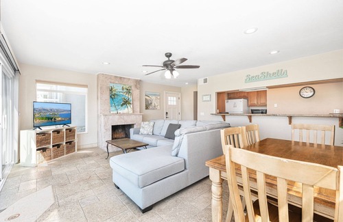 Balboa Peninsula Condo | Large duplex right at the Balboa Pier!