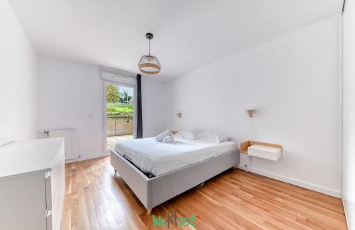 Bron Apartment | Large family apartment with parking in Lyon