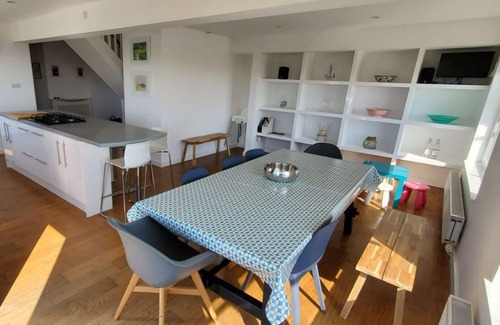 Penally House | Large Family Holiday House with Sea Views & Off Street Parking.