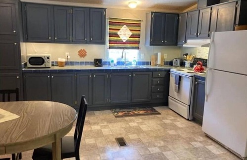 San Marcos House | Large group Cardinal Casa & Bluebird Nest