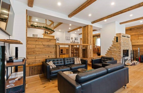 Rangersdorf House | Large group house with cosy bar and large garden