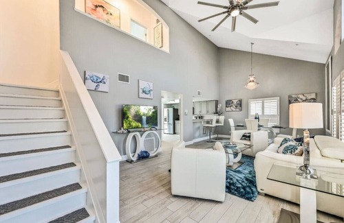 Fort Myers Beach House | Large Groups/Bay Views, Boat dock,Walk To beach,Kayaks/Jacuzzi