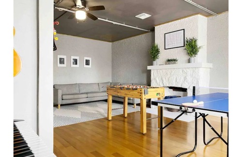 Palm Beach - West Palm Beach Apartment | Large Groups | Large Families | Gameroom | Wifi