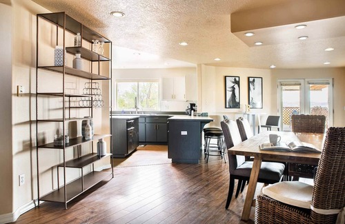 Garden City House | Large hilltop dome home with endless, panoramic views *Adventure Awaits* 5 acres